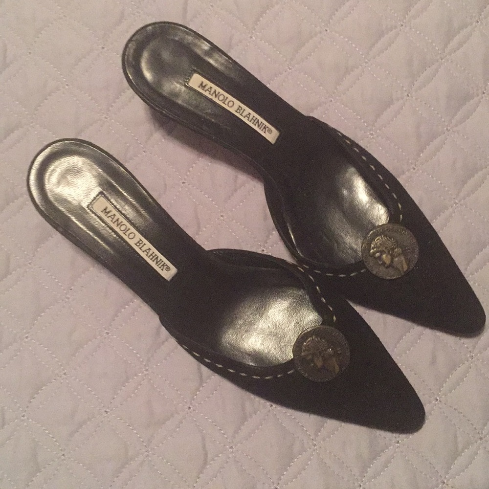Manolo Blahnik black suede kitten heels 38 1/2